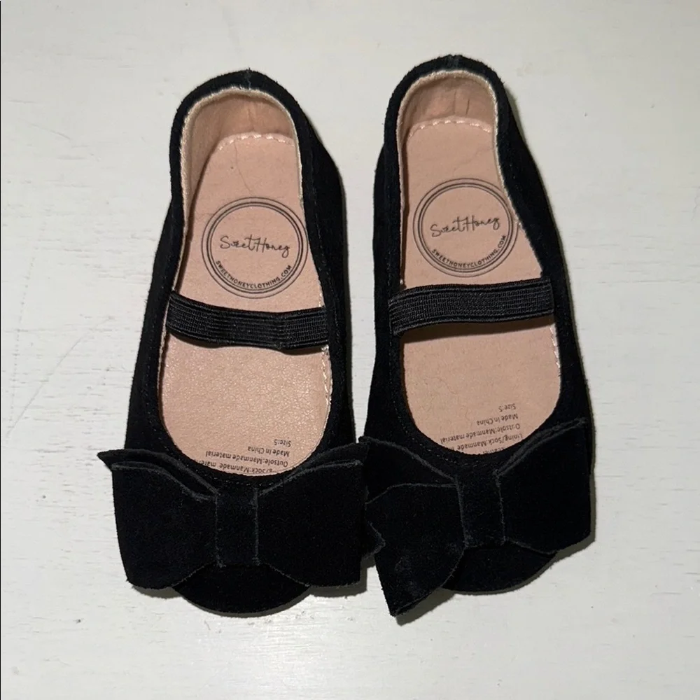 Black ballet flat dress shoes with bow